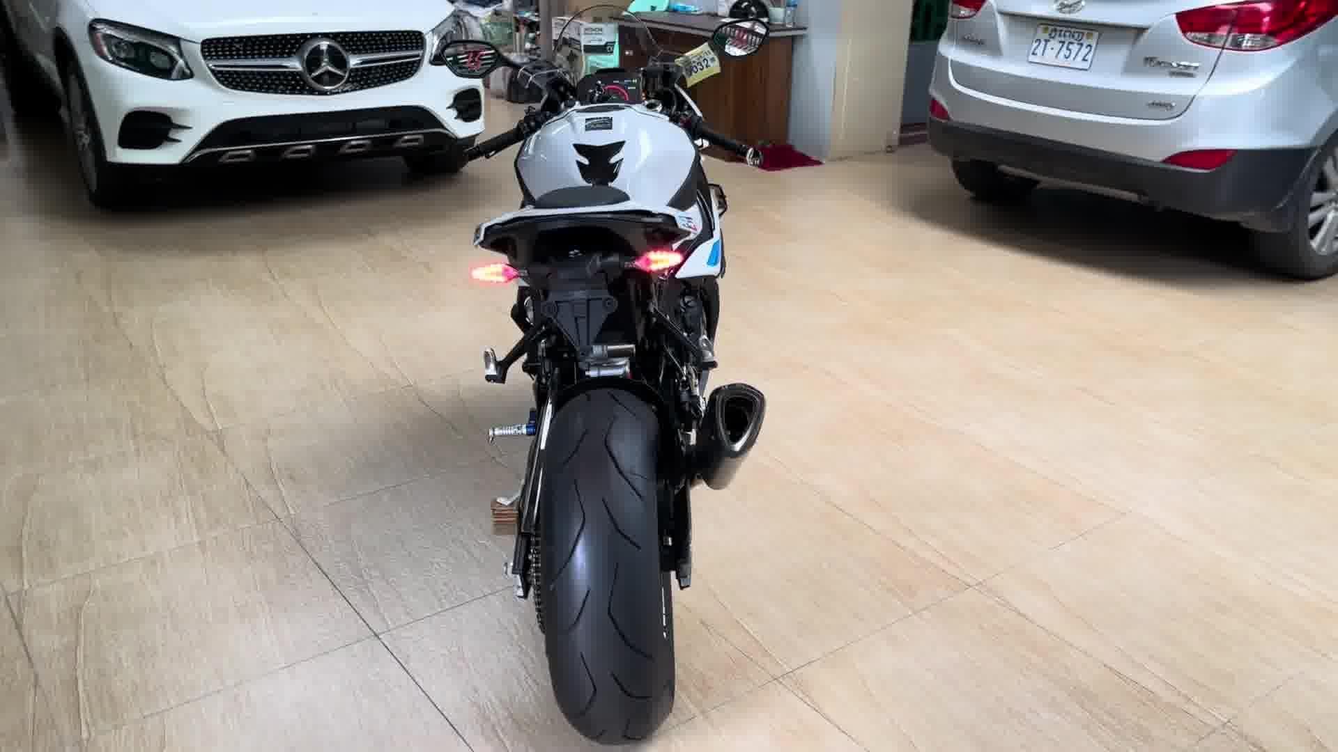 2023 BMW S1000RR for sale in excellent condition, whats app +46727895051