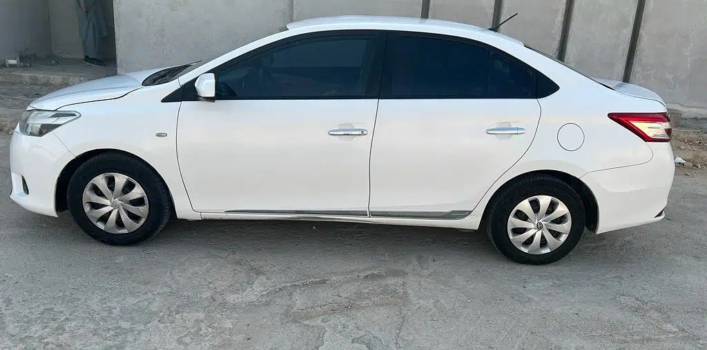 TOYOTA YARIS E