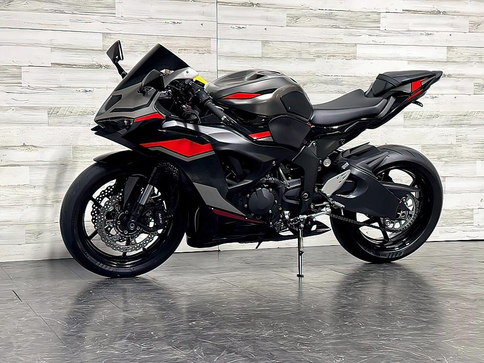 2024 Kawasaki Ninja ZX-6R (+971561943867)