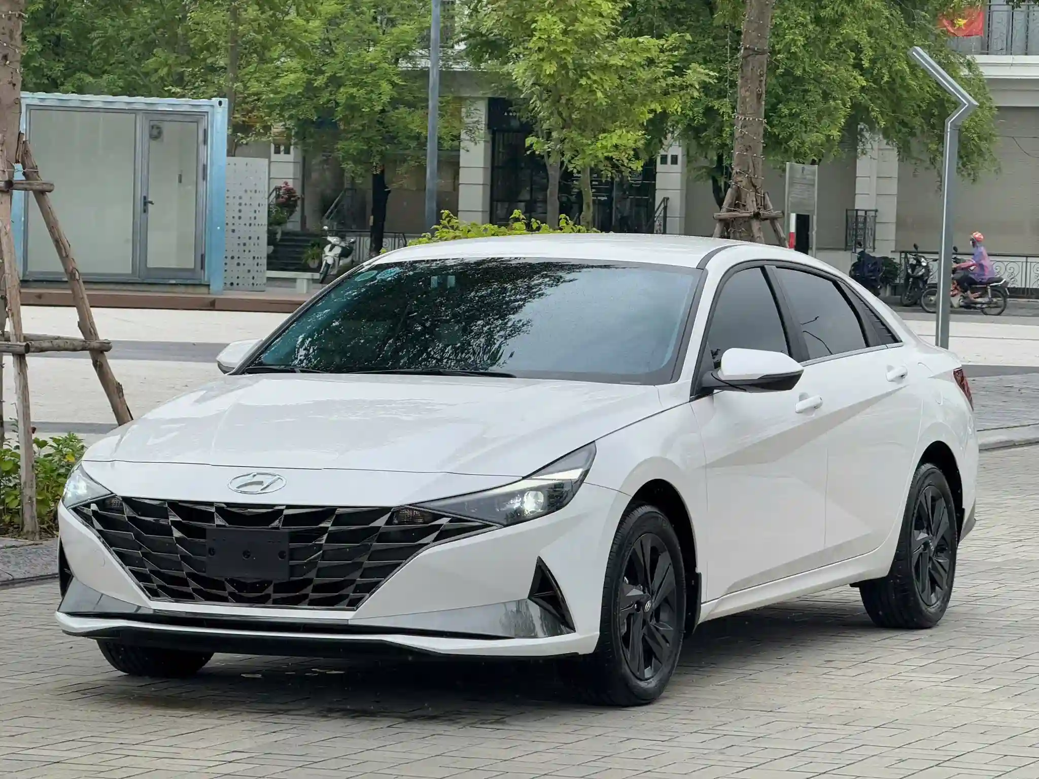 HUYNDAI ELANTRA