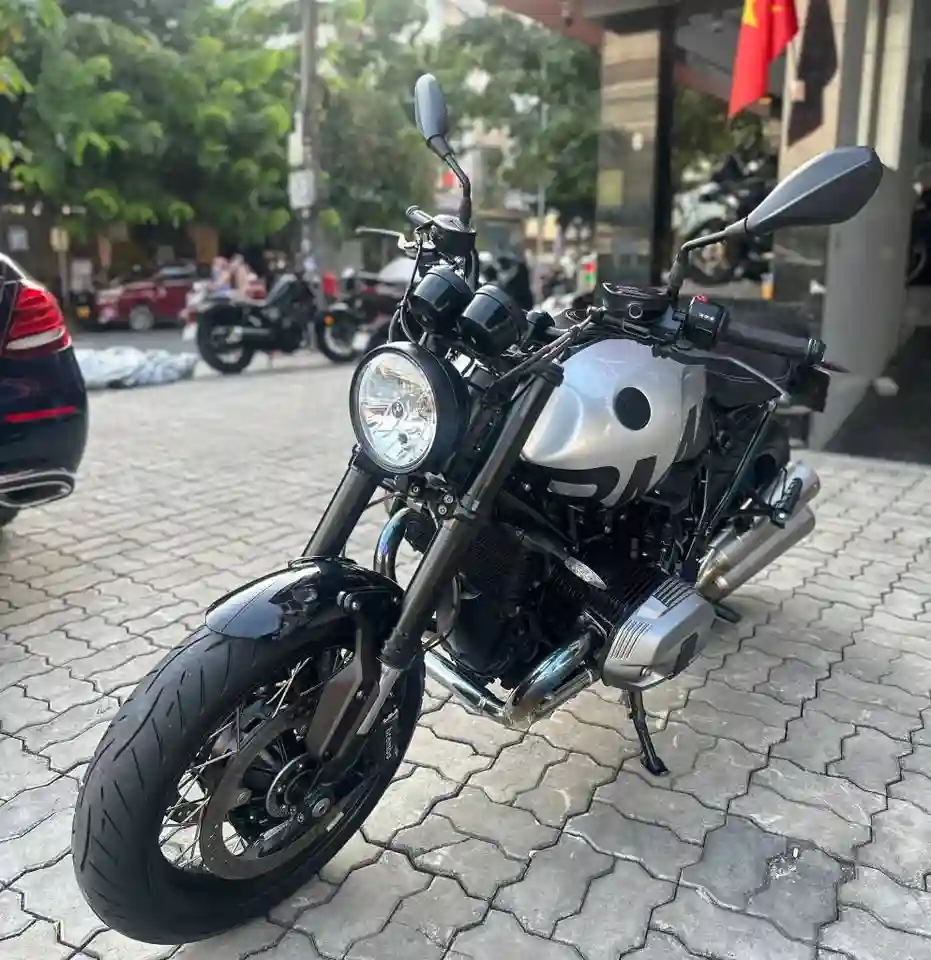 BMW R-NINE-T