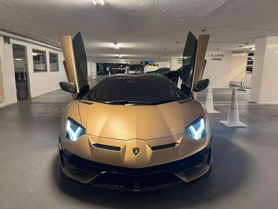 LAMBORGHINI AVENTADOR SVJ ROADSTER