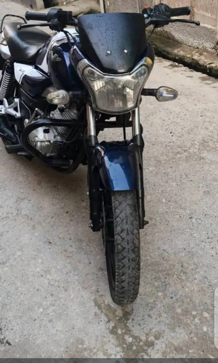 BAJAJ V15 2017