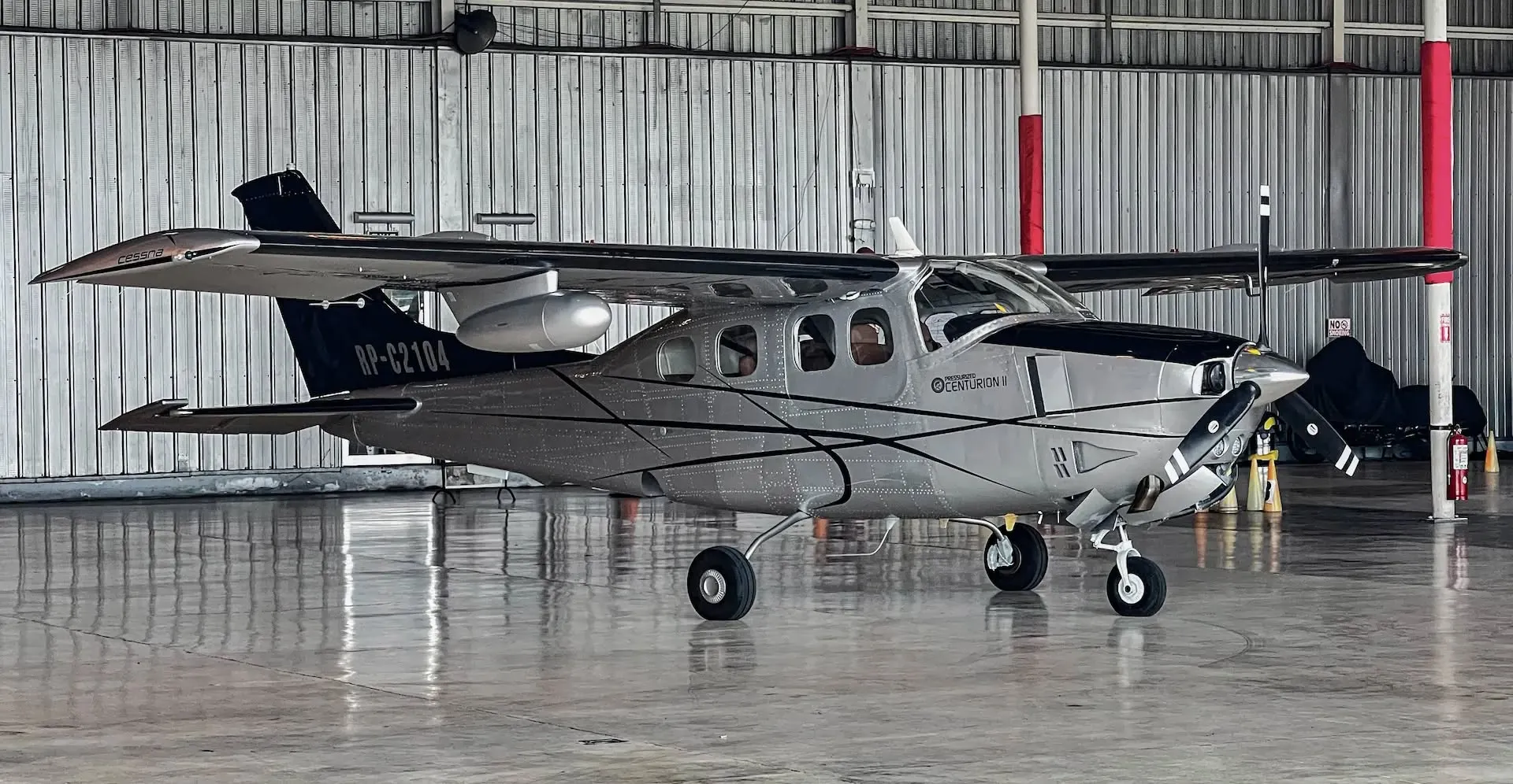 CESSNA P210N photo 1