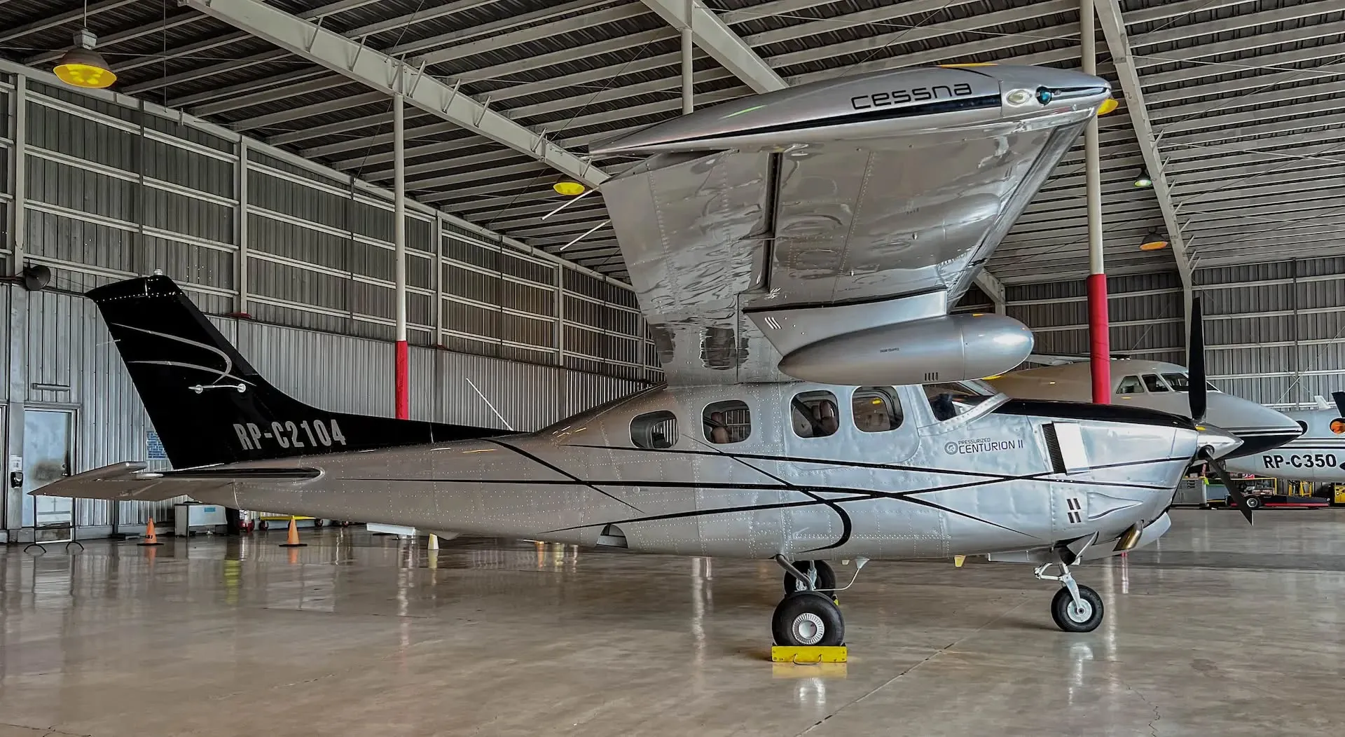 CESSNA P210N photo 2