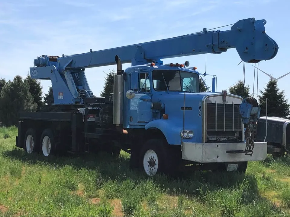 CRANE TRUCK