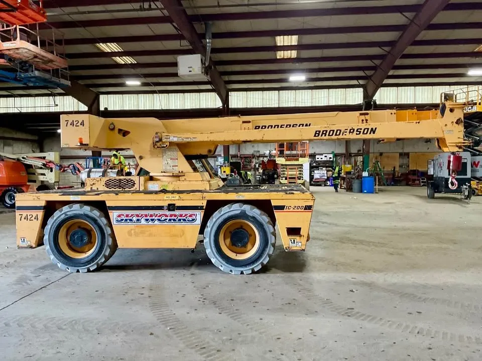 CABBED BRODERSON CARRY DECK CRANE - IC200-3H DF