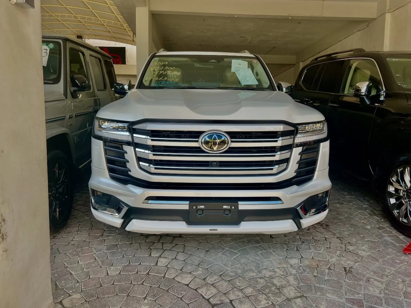 TOYOTA LAND CRUISER 300