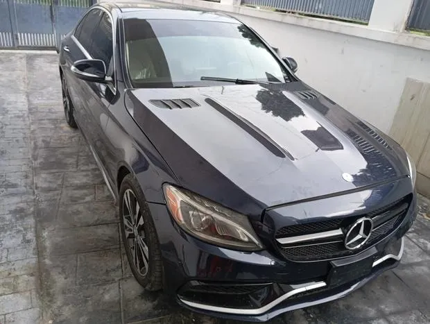 MERCEDES-BENZ C300 2015