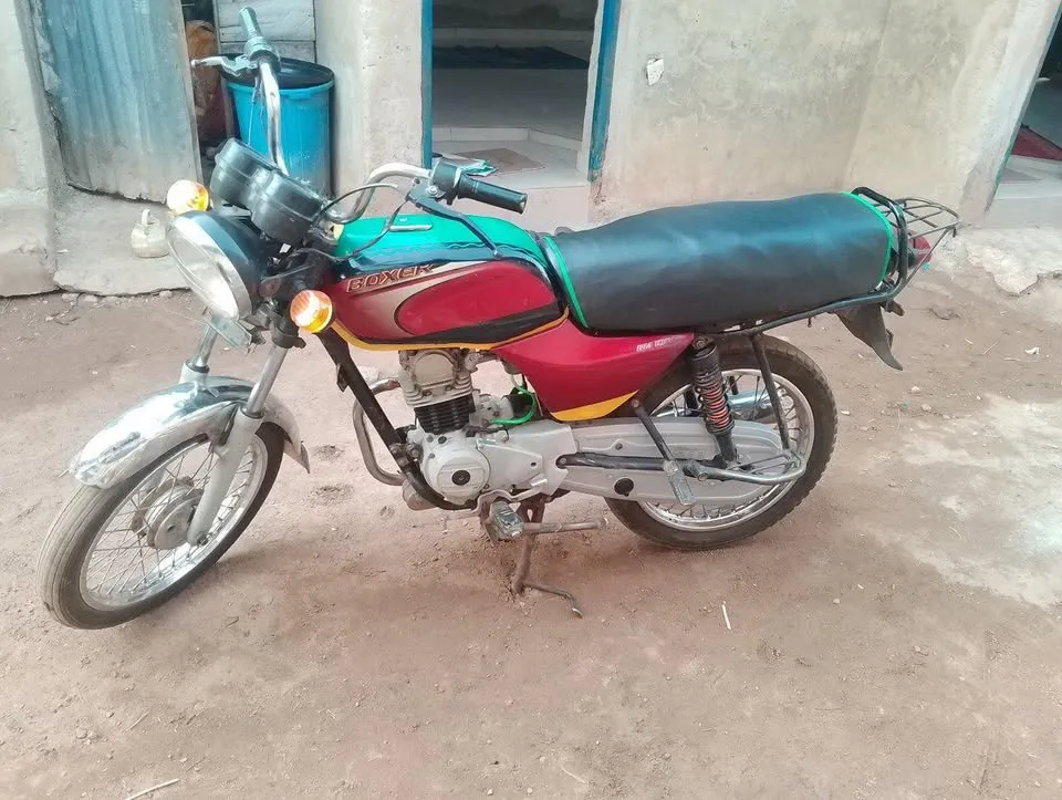 BAJAJ BOXER 2021