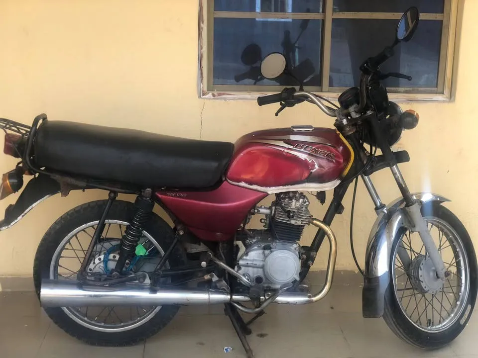 BAJAJ BOXER