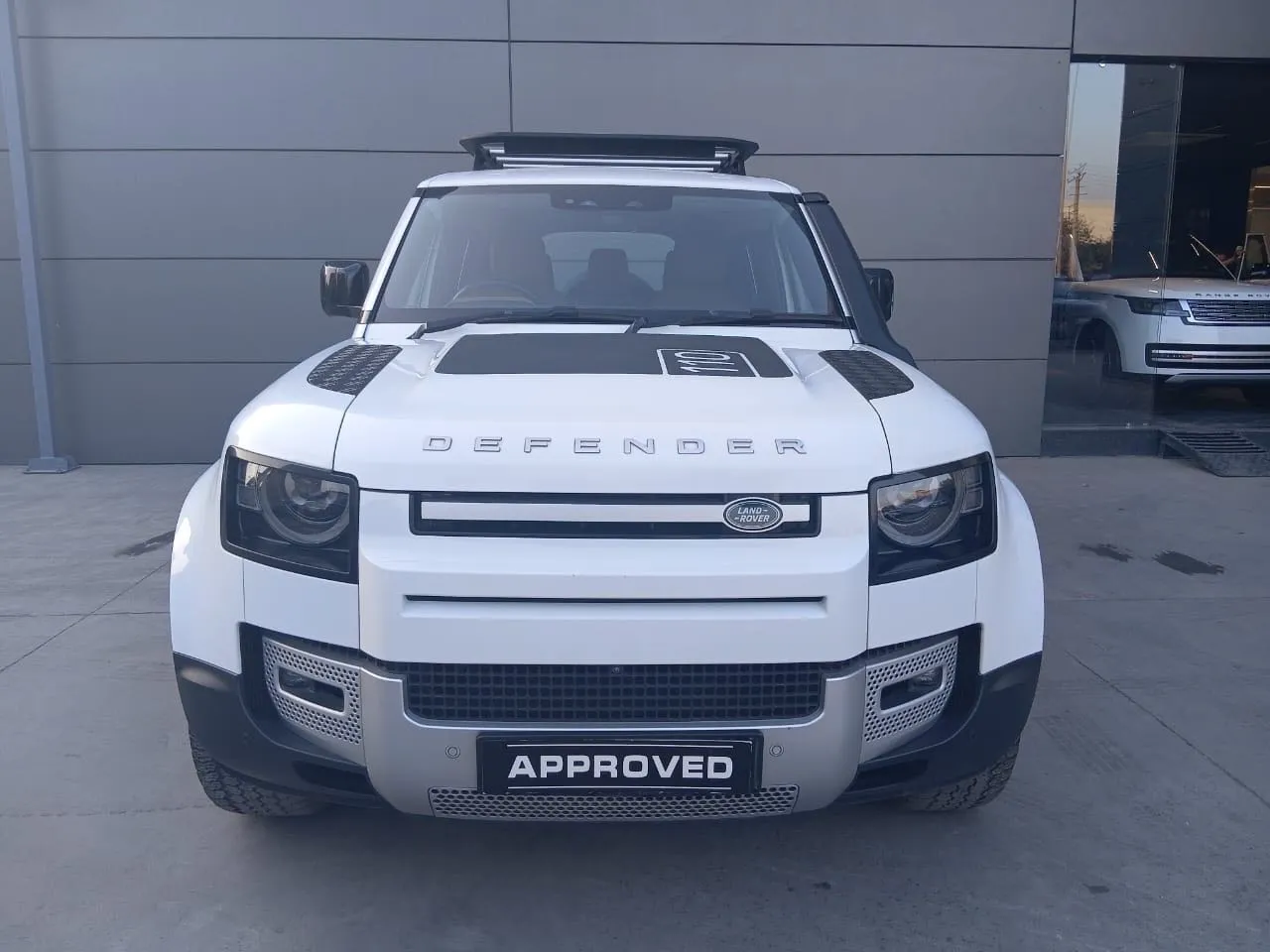 DEFENDER HSE 110 2.0 L PETROL UNREGISTED DEMO CAR 
24000 KMZ DRIVEN
BUYER WILL BE 1ST OWNER 
STATE TAX IS APPLICABLE
FINANCE FACILITY AVAILABLE PAN INDIA