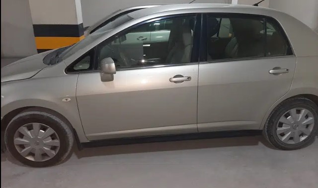 NISSAN TIIDA