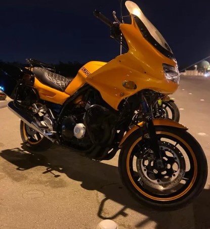 Yamaha 900cc motorbike