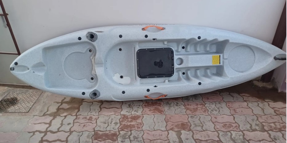 Kayak in excellent condition for sale, 80 riyals